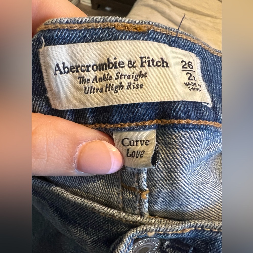 Abercrombie Curve Love Ultra High Rise Ankle Straight Jean Size 2L - Picture 9 of 11